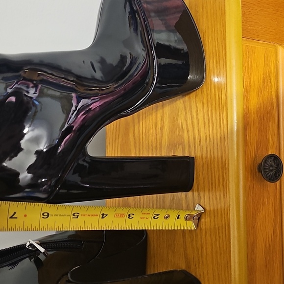 Steve Madden Passion Patent Black Platform Boots - Picture 10 of 11